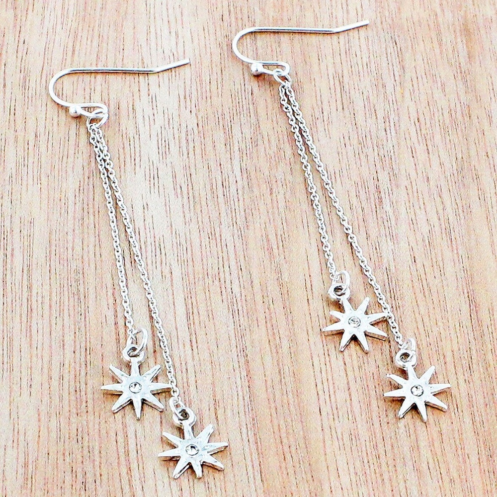 Dangling Silvertone or Goldtone Star Earrings